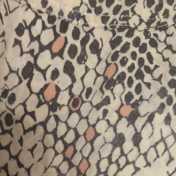 Velvet Heart rayon snakeskin print button up blouse, long sleeves, cream/black L - Picture 7 of 7